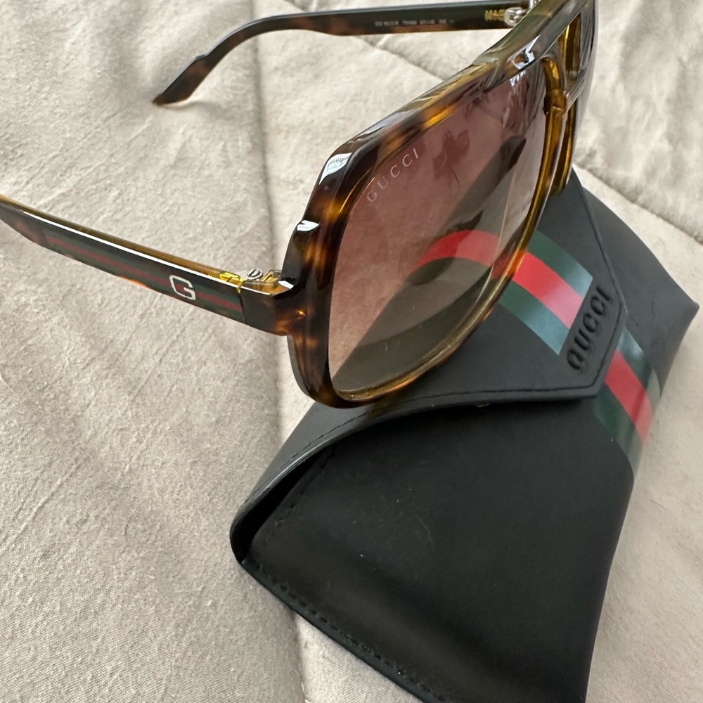 Gucci Brown Tortoise Sunglasses - Picture 3 of 7